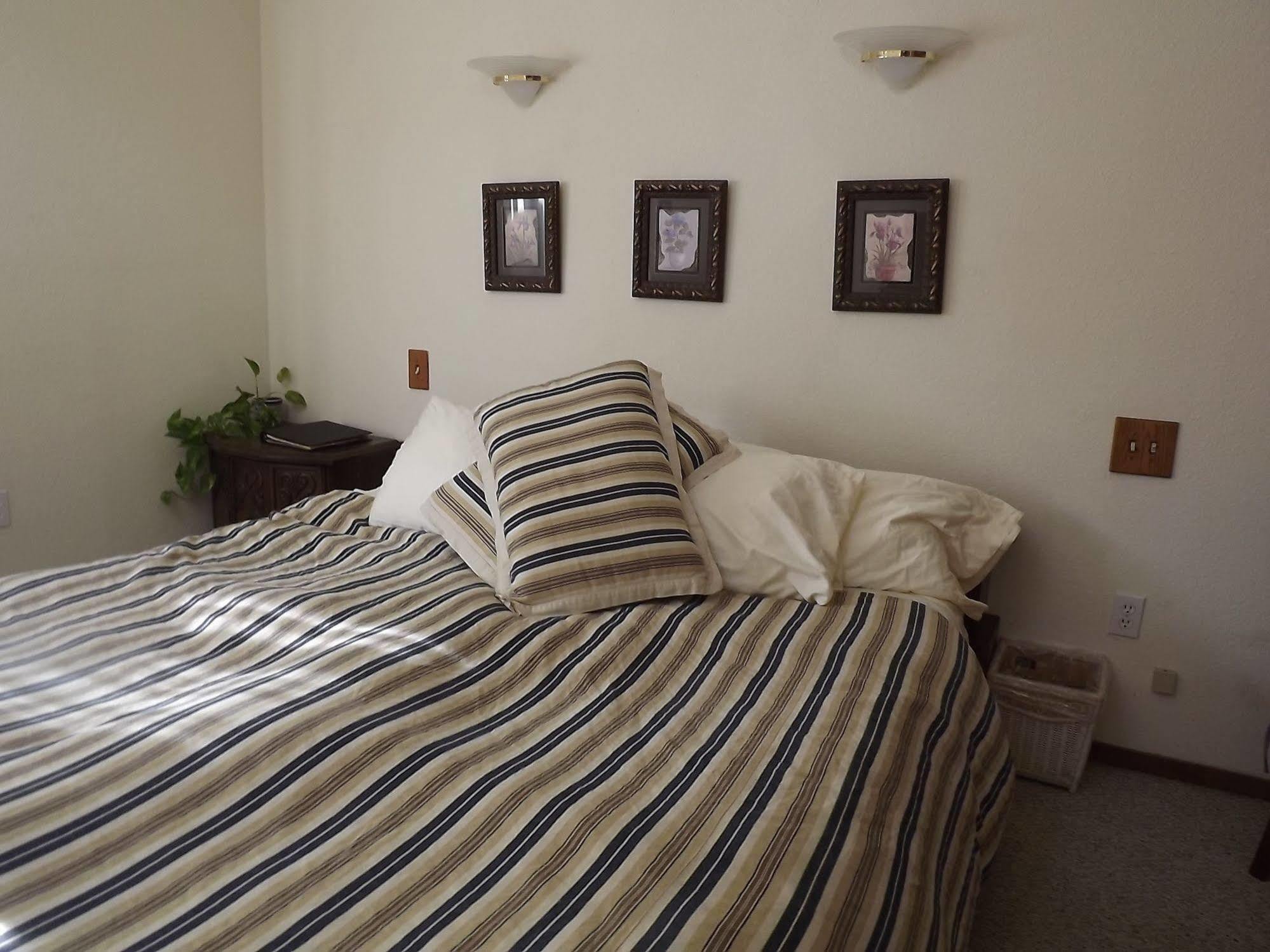 Backyard Garden Oasis Bed & Breakfast Middletown Bagian luar foto